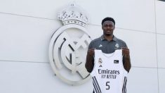 Mady Sissoko posa con la camiseta blanca. (Real Madrid)