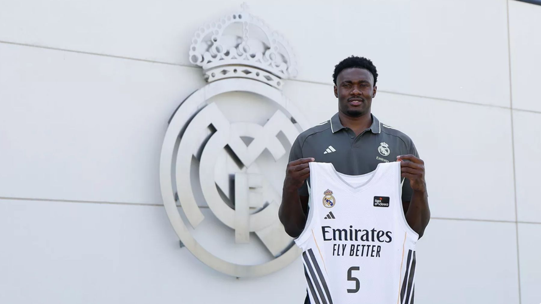 El Real Madrid hace oficial el fichaje de Mady Sissoko: debutará en el play off esta semana