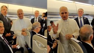 El Papa León XIV, en el avión durante su viaje a España.