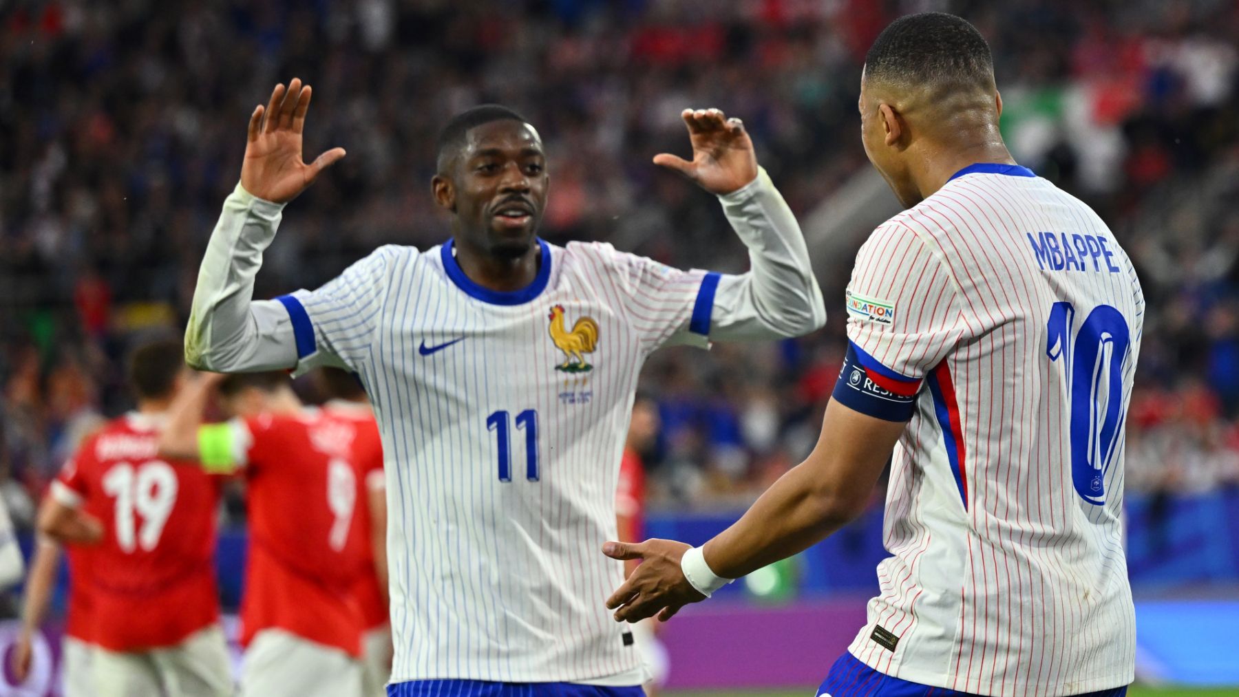 Dembélé da un toque a Mbappé antes del Mundial y le aconseja que defienda con Francia