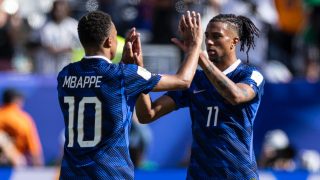 Mbappé y Olise, durante el Francia – Senegal.(EP)