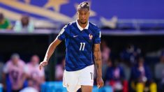Olise en un partido con Francia. (EP)