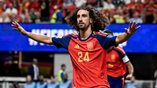 Cucurella celebra un gol con España. (Foto: EP)