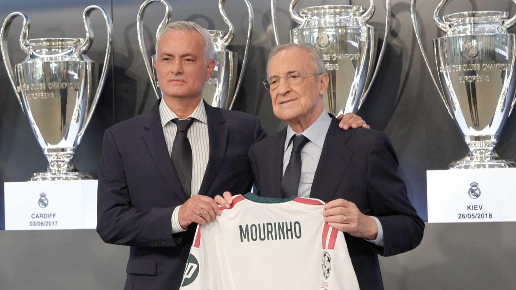 Mourinho presentado como entrenador del Real Madrid en un acto privado con Florentino Pérez