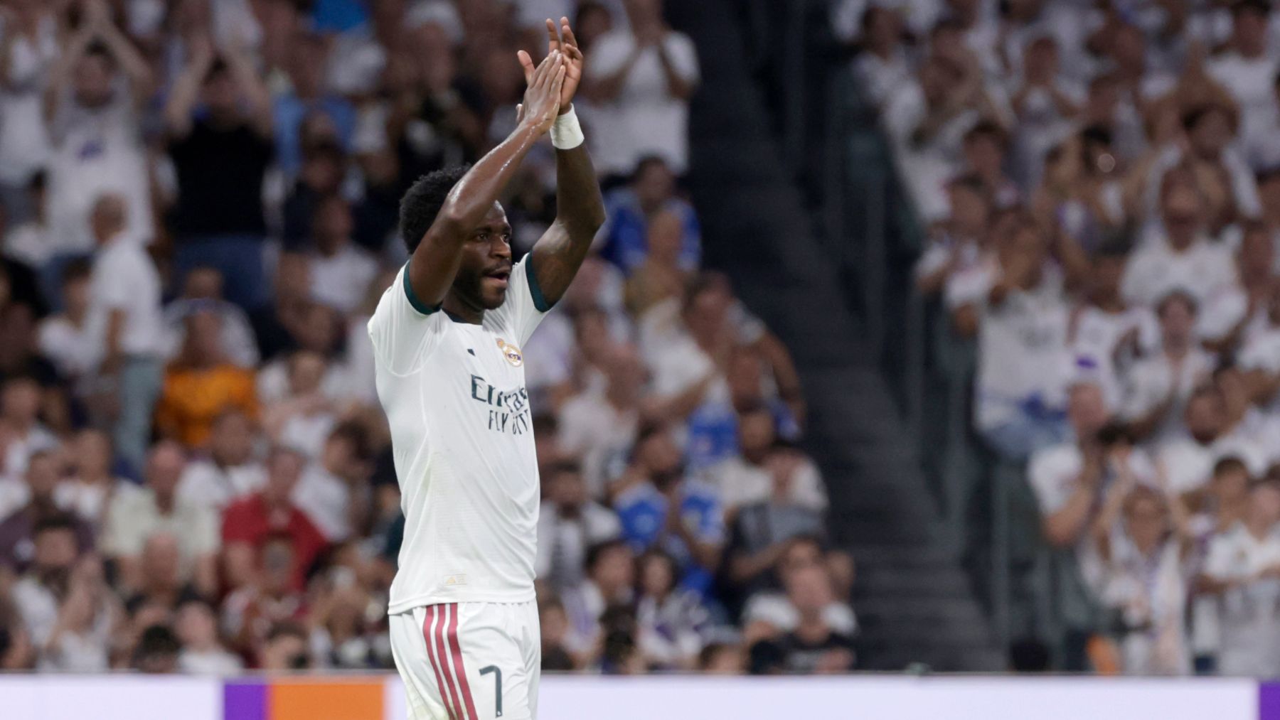El Bernabéu despide a Vinicius con una tremenda pitada