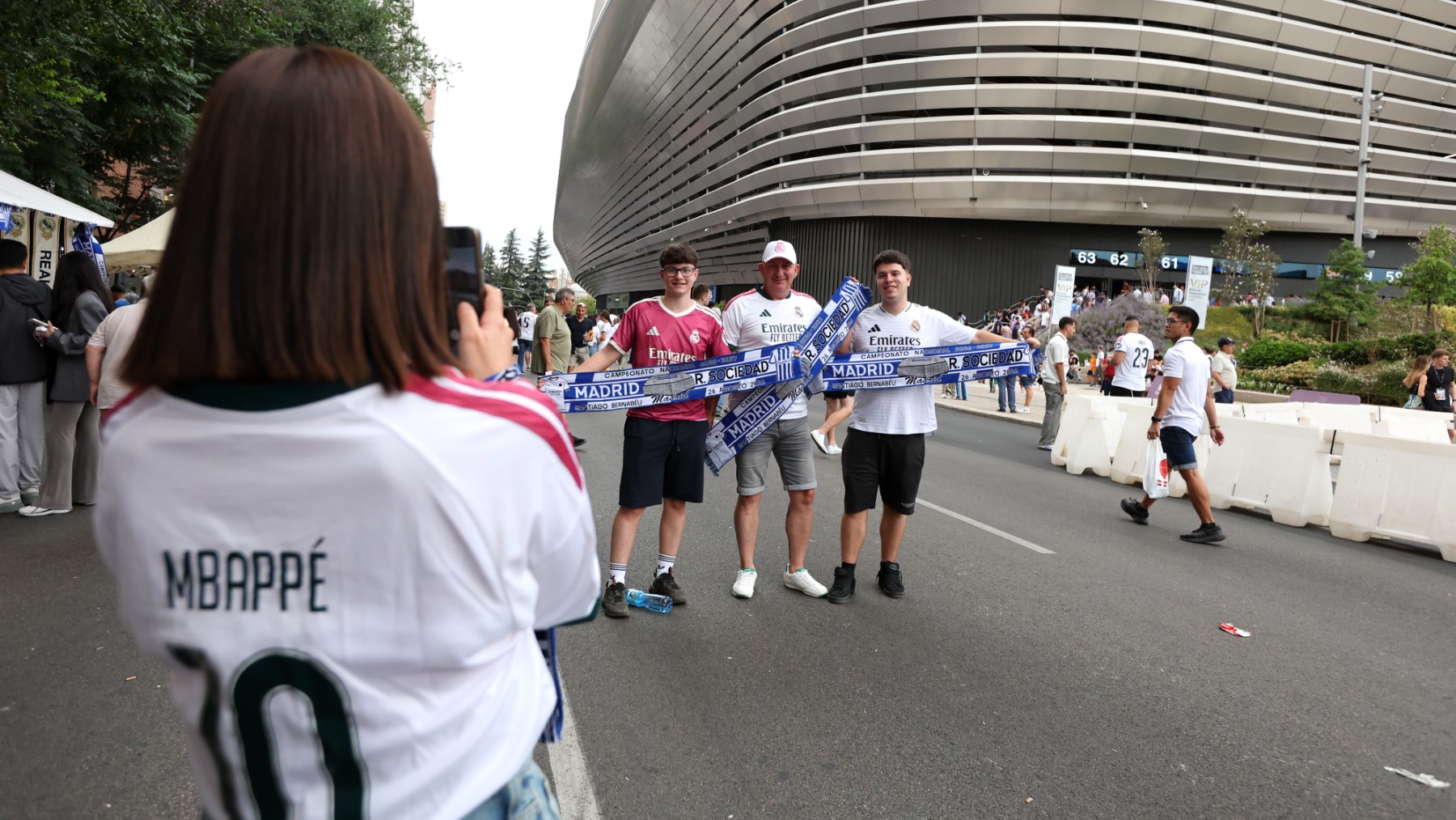 Antiviolencia propone multar con 10.000 euros a dos radicales que intimidaron a un menor por llevar la camiseta del Real Madrid
