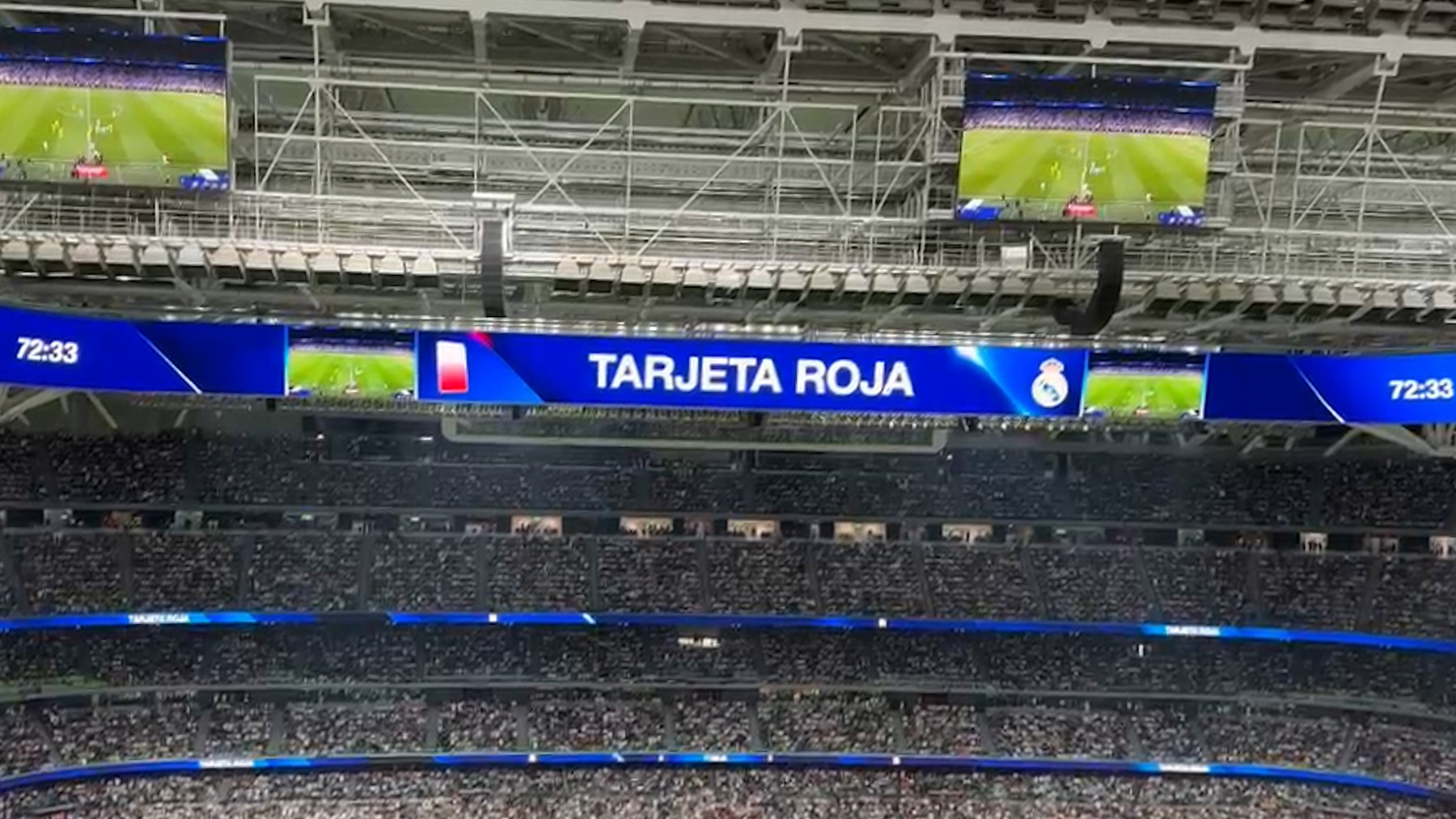 Vinicius cambia los pitos por aplausos… y la ovación del Bernabéu se convierte en estallido contra Díaz de Mera