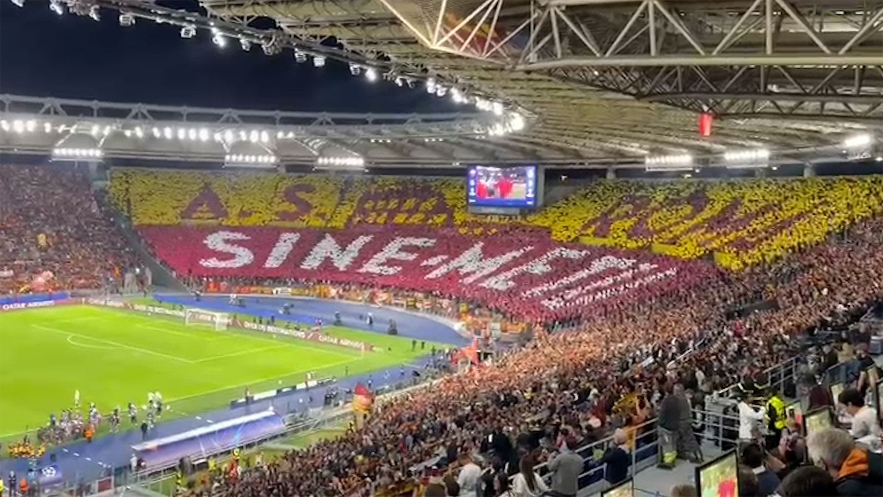 Es un ídolo en Roma: el Olímpico ovaciona a Mourinho antes del partido del Real Madrid