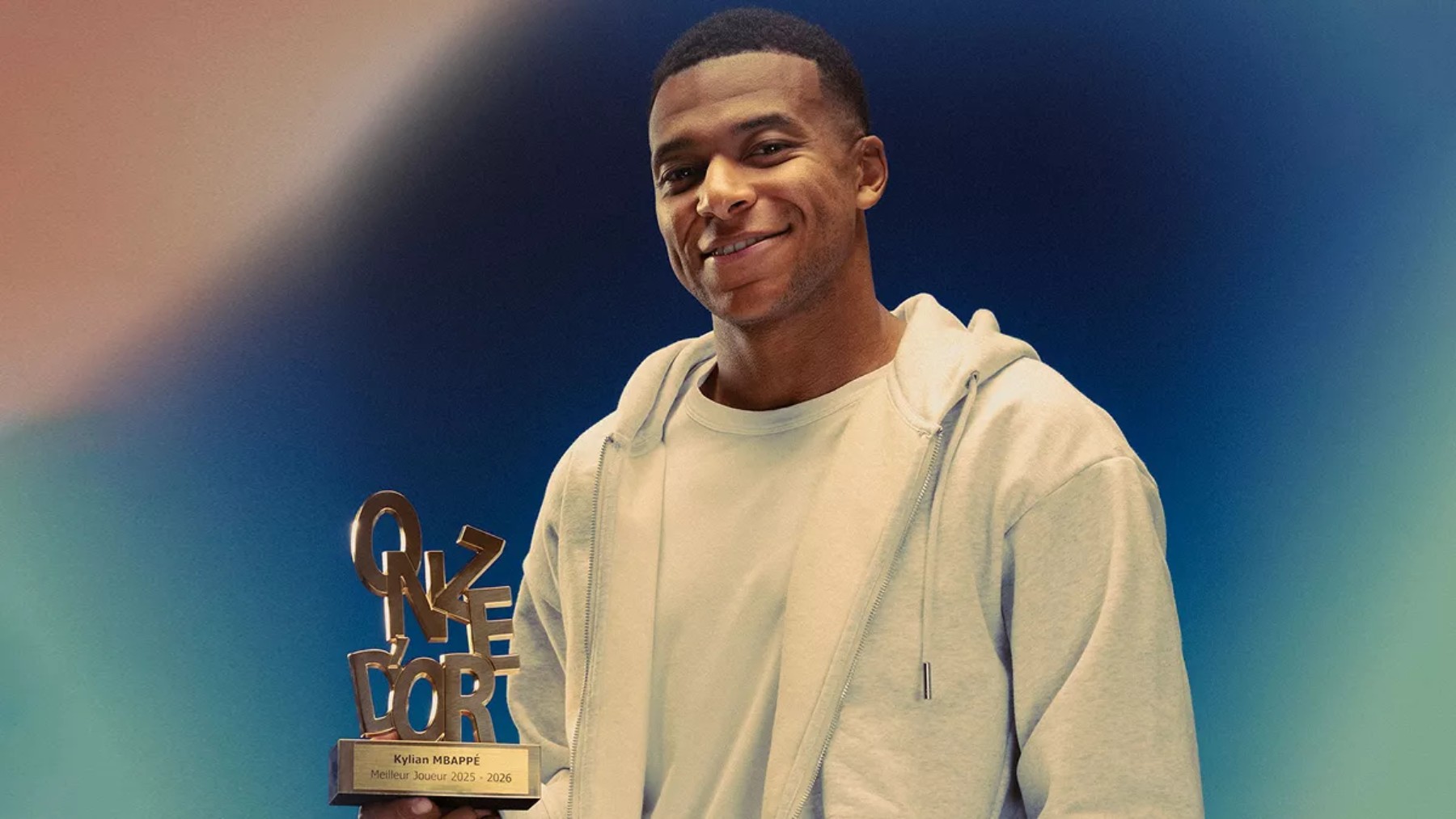 Mbappé recibe el Onze de Oro al mejor jugador de pasada temporada arrasando a Lamine y al PSG