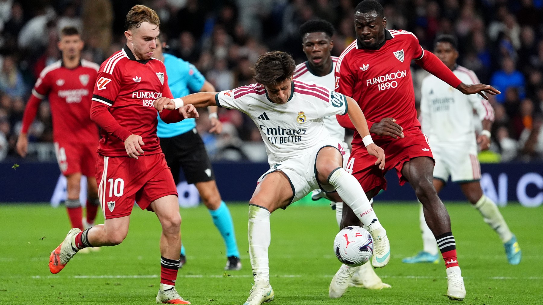 El Sevilla rabia contra el Real Madrid lo que no hizo con el Barça: «Con el Prado tan cerca y os vais al que es famoso por los robos»