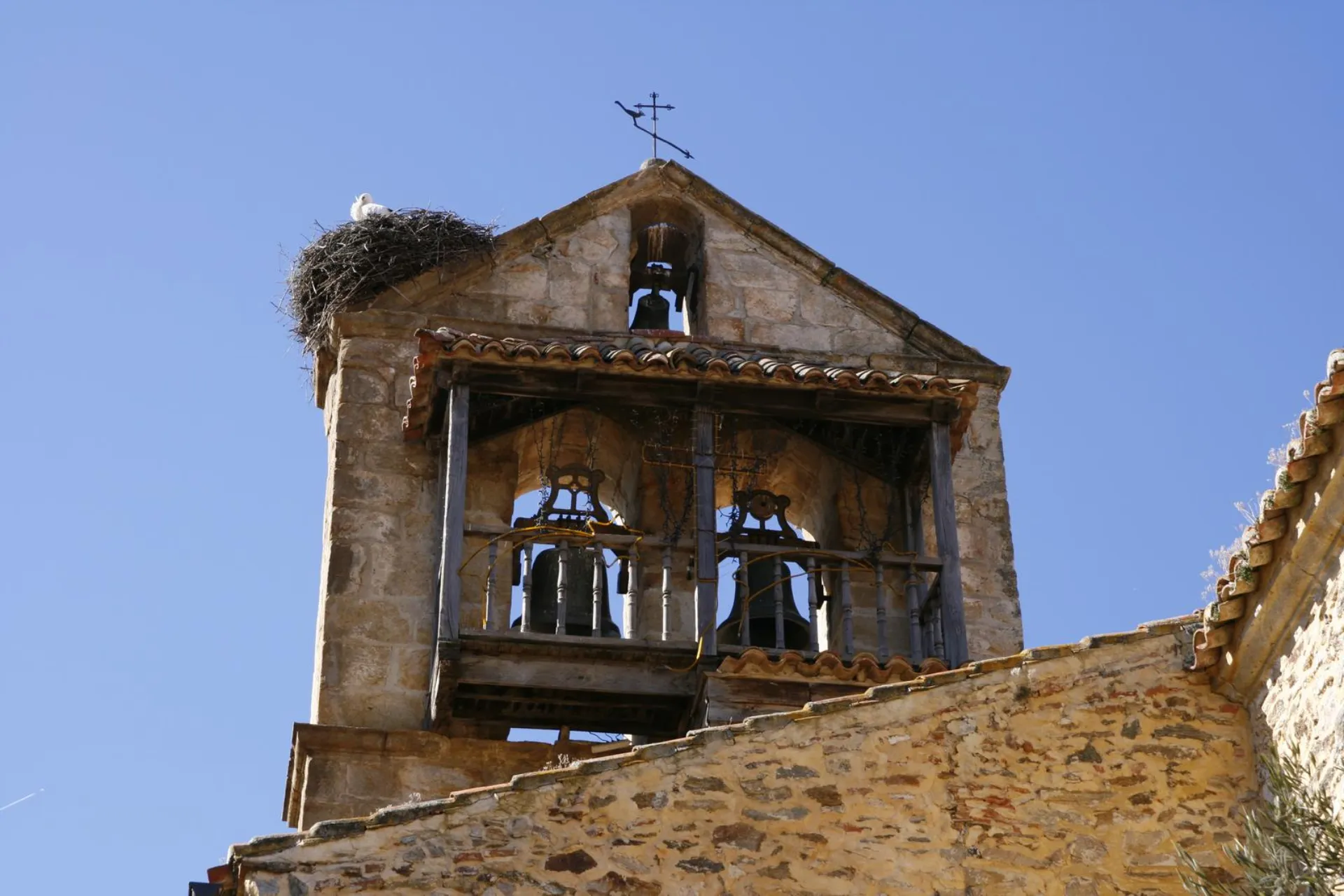 Iglesia de San Pedro, en Montejo de la Sierra. @ Adobe Stock