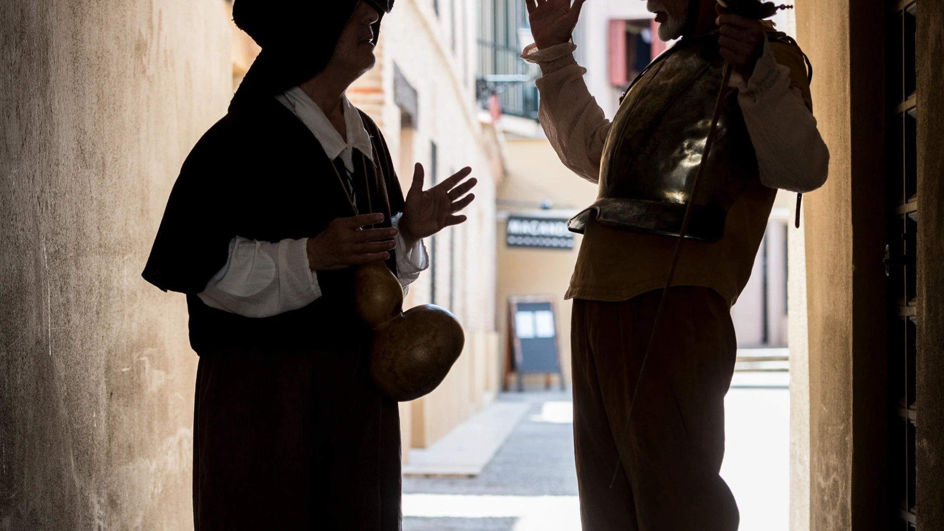 Quijote y Sancho Callejón de la Sinagoga (2)©Ayto-Alcala-de-Henares_Comunidad de Madrid