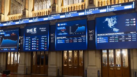 El Ibex 35 cae m&aacute;s del 1% y se sit&uacute;a en los 18.000 puntos tras bloquear Trump el estrecho de Ormuz