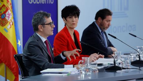 El Gobierno defiende a Bego&ntilde;a con un ataque en tromba a Peinado: &laquo;Hay jueces que tratan de violentar la voluntad democr&aacute;tica&raquo;
