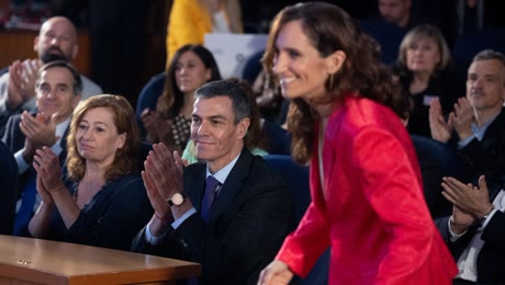 M&oacute;nica Garc&iacute;a asfixia a los m&eacute;dicos: le exigen la dimisi&oacute;n por sus &laquo;mentiras&raquo; de la reforma laboral