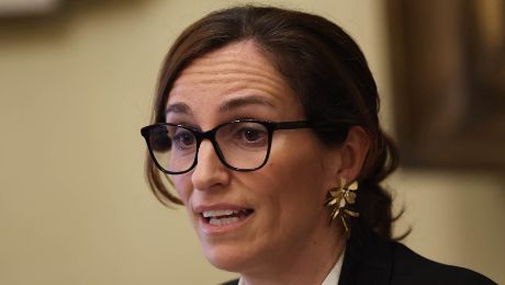 Nueva huelga m&eacute;dica en toda Espa&ntilde;a: presi&oacute;n m&aacute;xima contra la reforma laboral de M&oacute;nica Garc&iacute;a