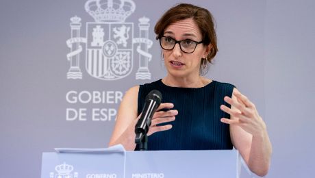 El PP exige retirar el Estatuto Marco mientras Mónica García traslada el conflicto a las comunidades