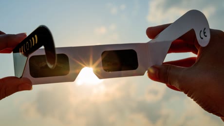 Unos segundos mirando el eclipse pueden bastar para perder visión de forma permanente