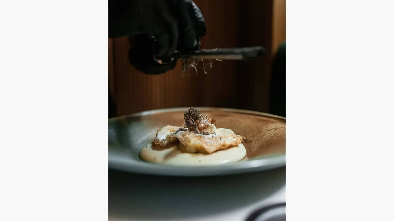 Huevos fritos con trufa negra. @ La Raquetista