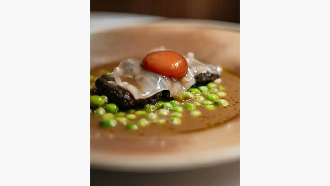 Guisante fresco, veloute de ave, morcilla y velo ibérico de Salino. @ RRSS Salino