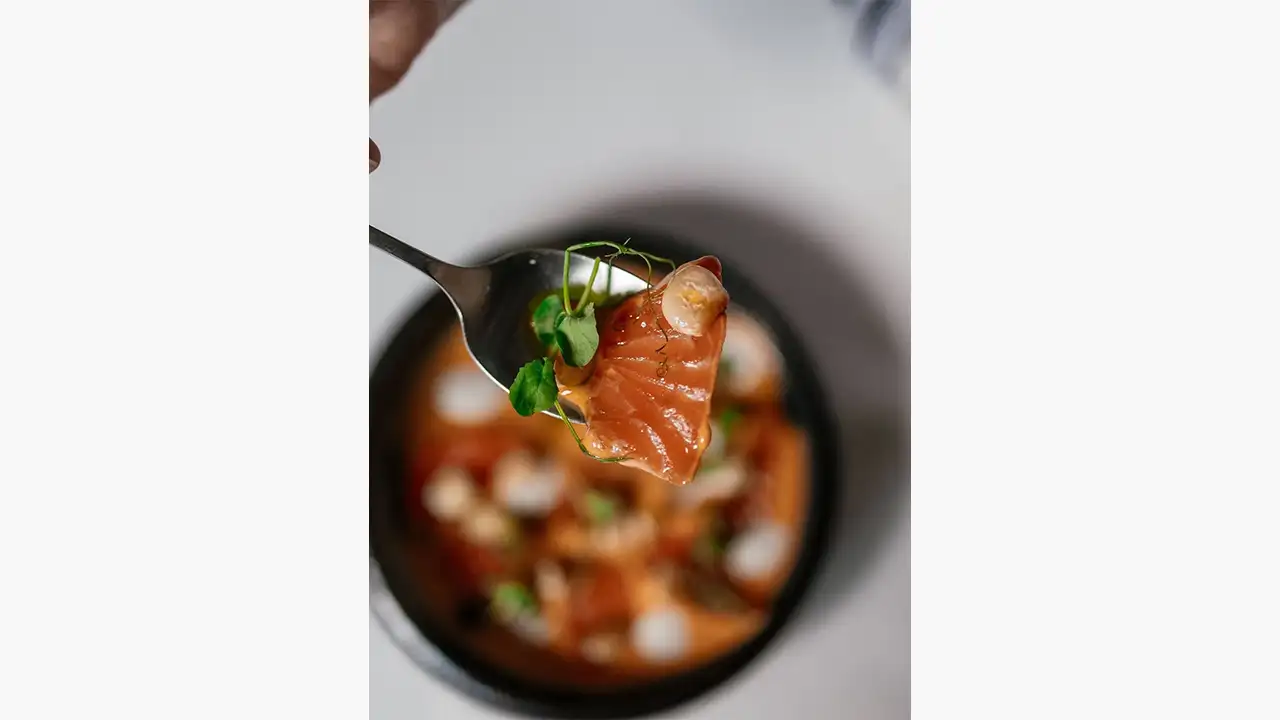 Tiradito de trucha con salsa de rocoto y coco-lima de Salino. @RRSS Salino