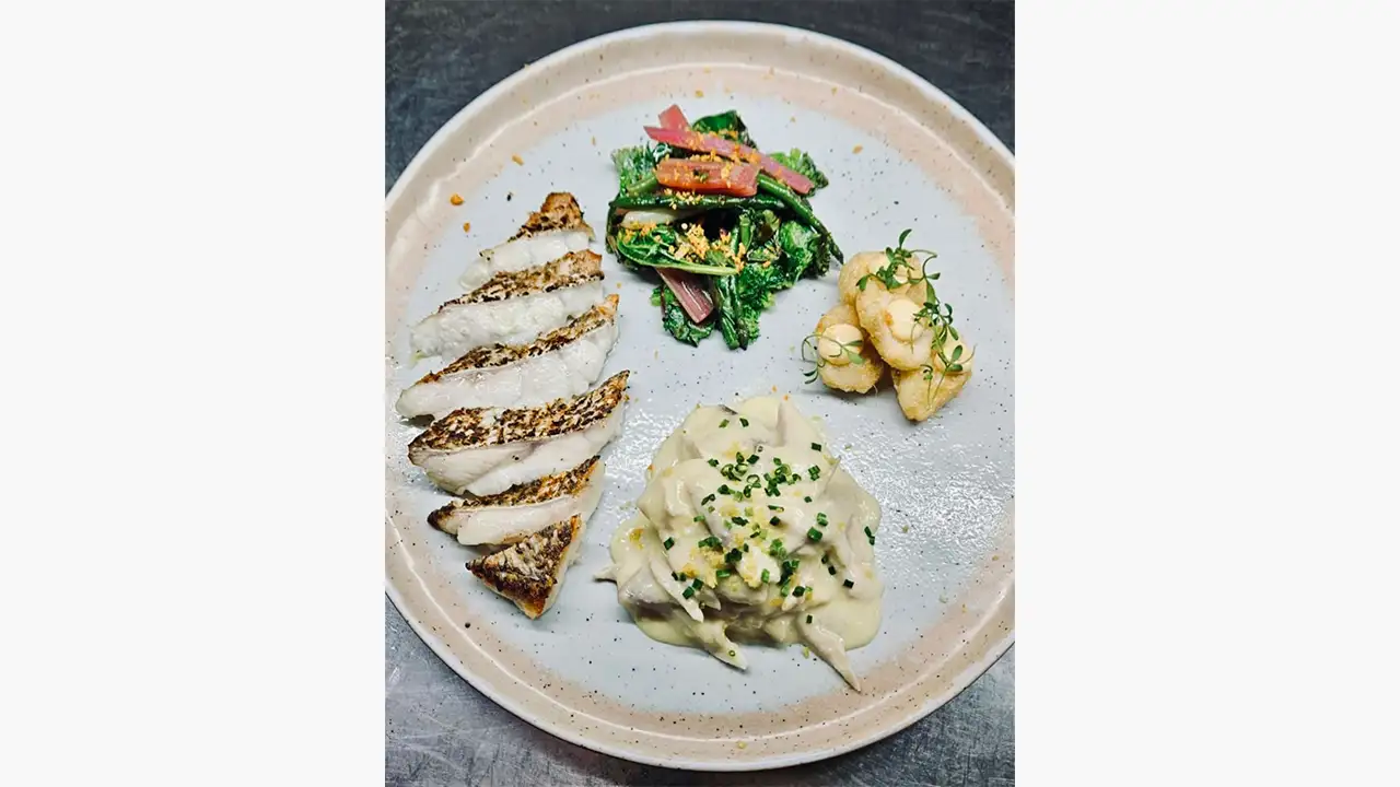 Ventresca a la plancha, morrillo frito y barbada al pilpil. @ RRSS Wine Bar Angelita