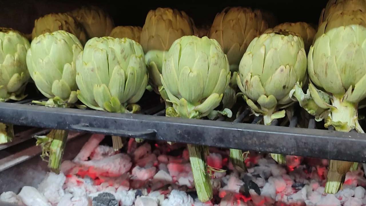 Alcachofas cocinándose. @ RRSS El Origen de Patones