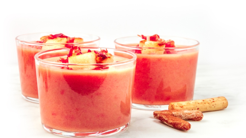 Receta de Salmorejo con huevo escalfado y crujiente de jamón