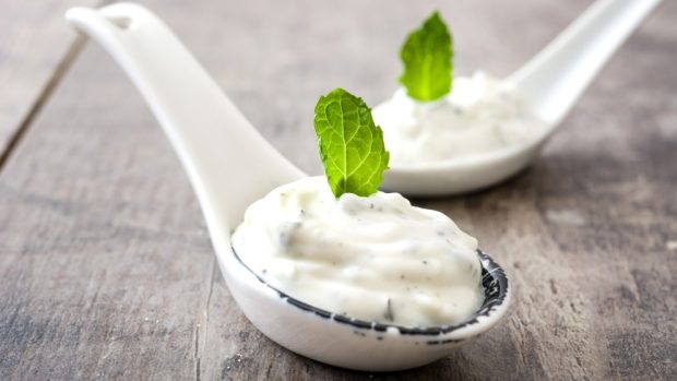 Salsa de yogur light para ensalada césar 