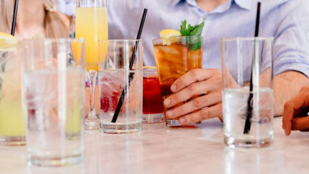 ¿Qué alimentos provocan hinchazón en el estómago?