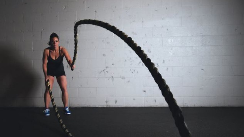 Una de las ventajas del rope training es que permite ganar fuerza y músculo.