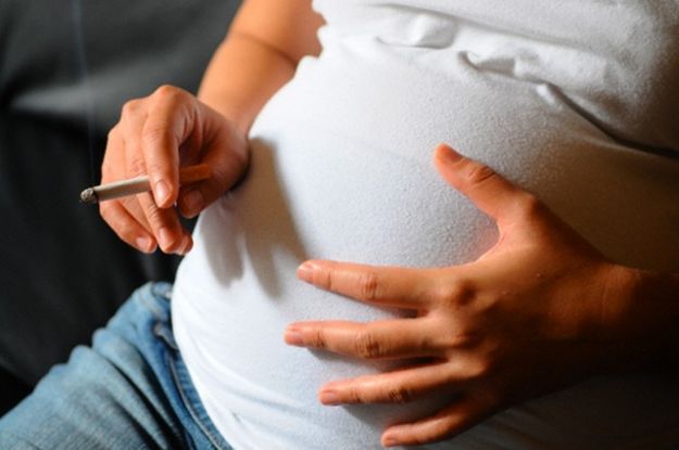 Cómo afecta el tabaco al bebé en el seno materno