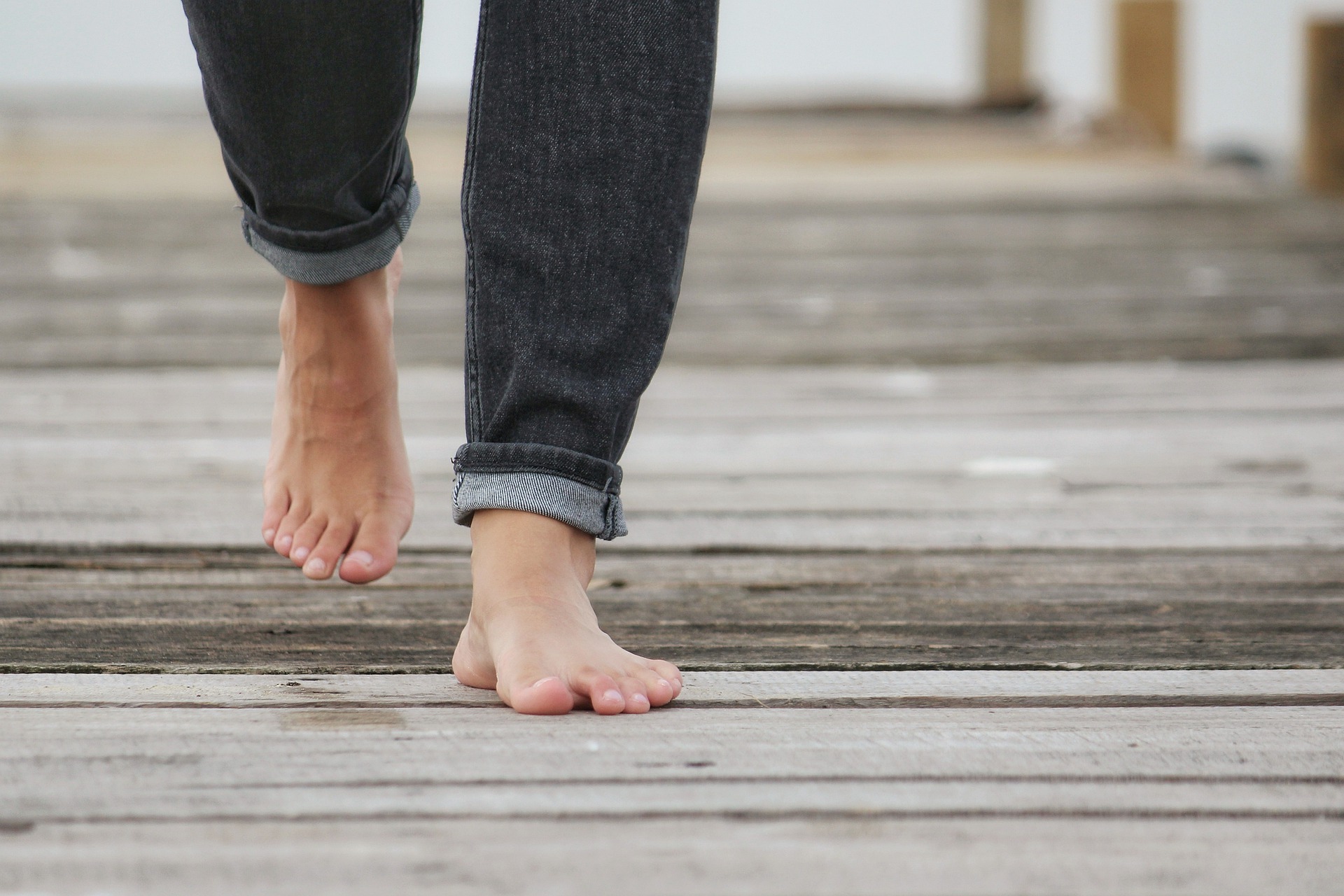 ¿Podemos hacer ejercicio descalzos? ¿Es bueno para nuestra salud?