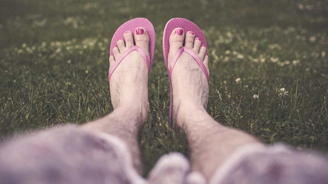 Por qué no deberías usar chanclas a diario si quieres cuidar tus pies