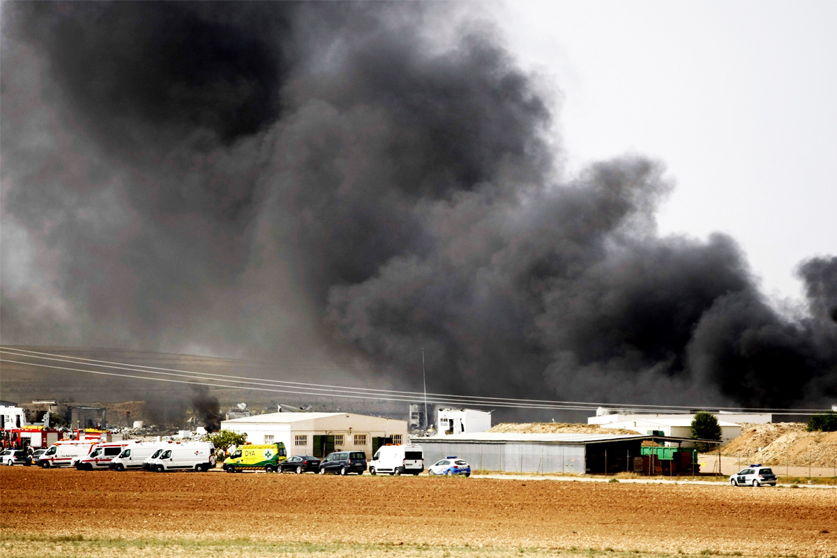 Los servicios de emergencia en el lugar de la explosión (EFE)