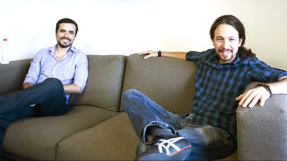 Alberto Garzón junto a Pablo Iglesias durante una reunión.  (Foto: EFE)