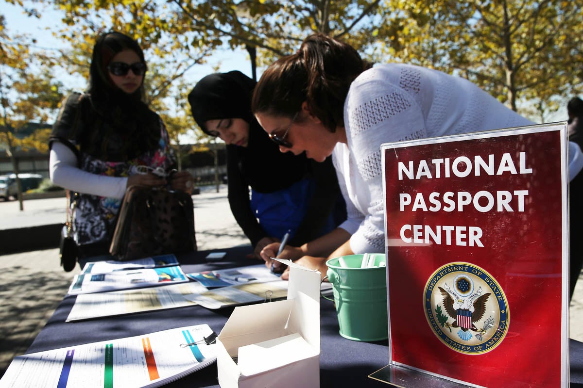 Inmigrantes solicitan la ciudadanía en una ceremonia múltple este pasado 17 de septiembre en Jersey (Foto: Getty)