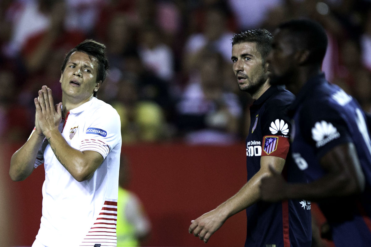 Konoplyanka durante el encuentro ante el Atlético en el Pizjuán (Getty)