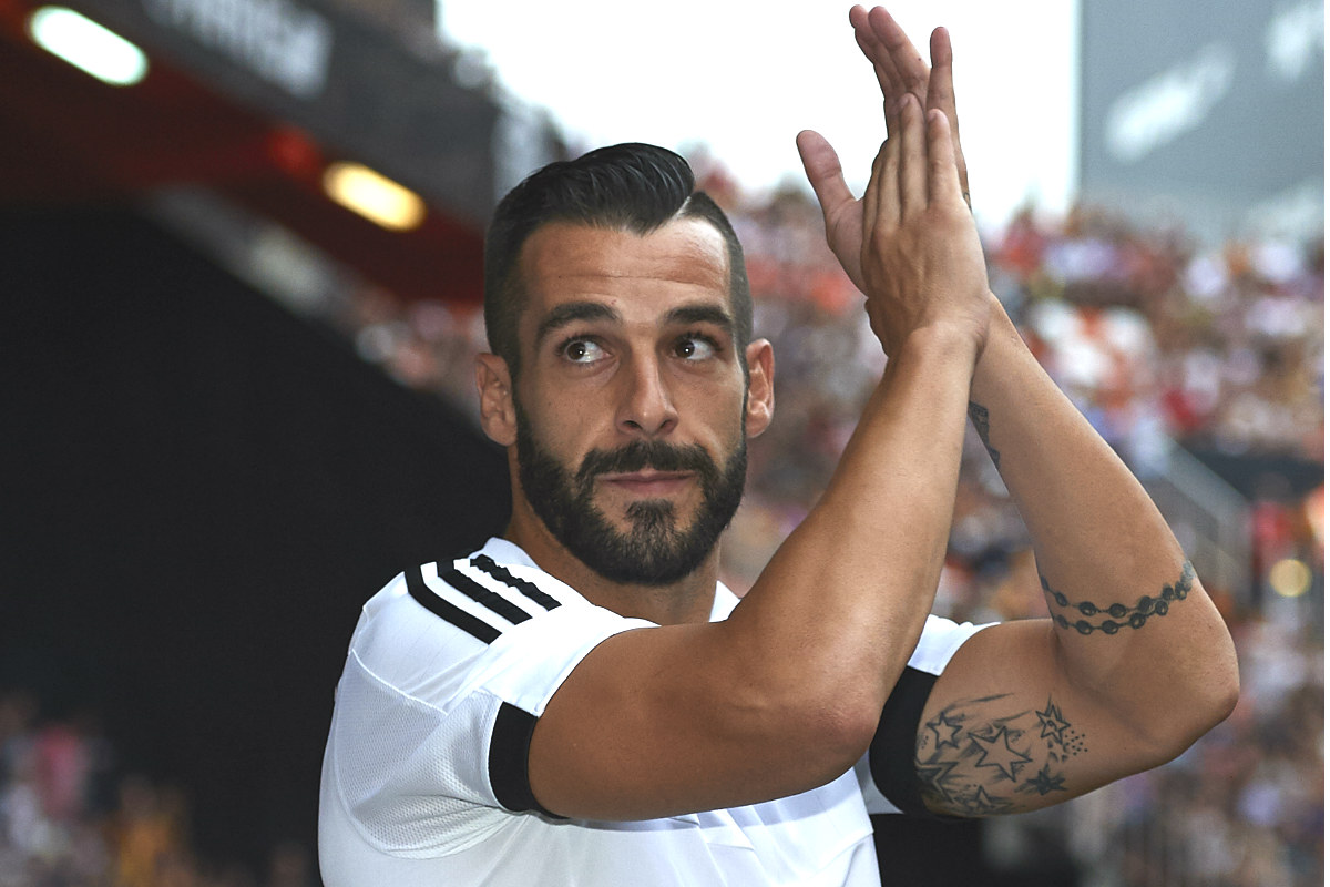 Negredo, por el que el Valencia pagó más de 30 millones, el día de su presentación en Mestalla.