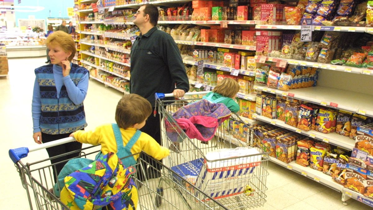 Familia en un supermercado (Foto: Getty)