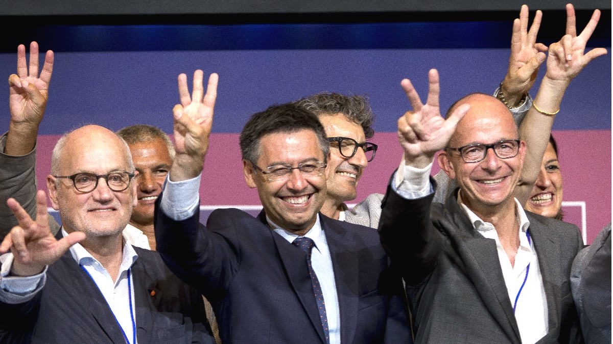Bartomeu celebra el triunfo electoral junto a su Junta Directiva. (Getty)