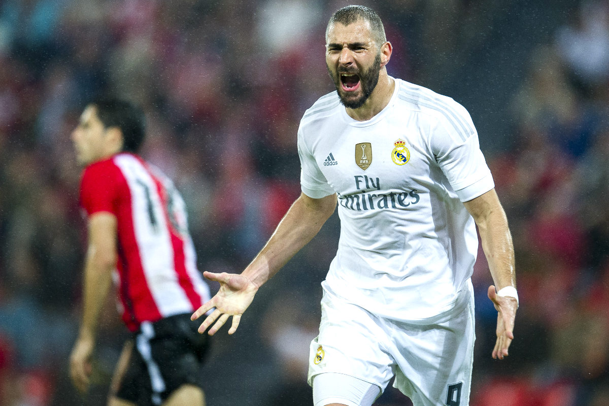 Benzema celebra uno de los dos goles que marcó al Athletic en San Mamés. (Getty)