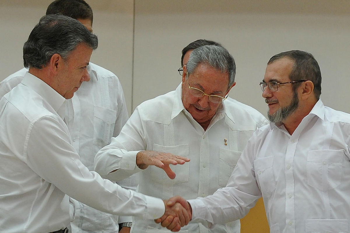 Raúl Castro media entre el Gobierno de Colombia y las FARC. (Foto: AFP)