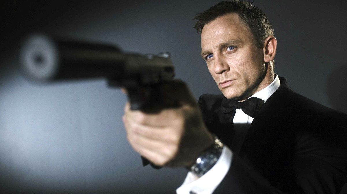 Daniel Craig caracterizado como James Bond.