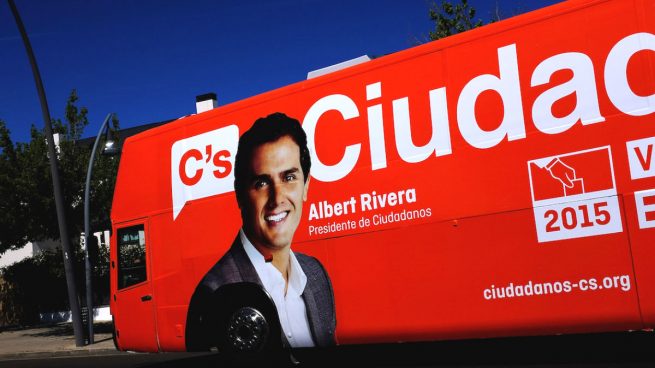 El rostro de Albert Rivera, en un autobús electoral de Ciudadanos (Foto: Getty)