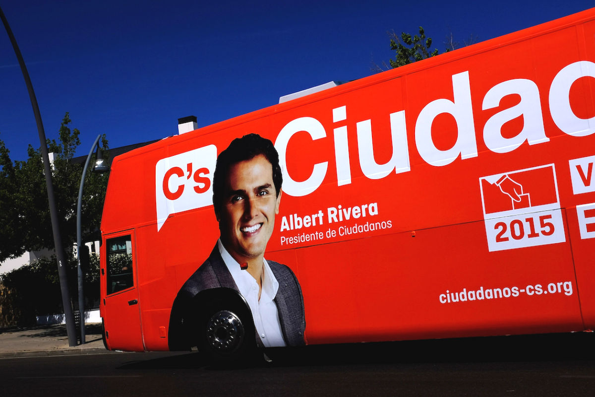 El rostro de Albert Rivera, en un autobús electoral de Ciudadanos (Foto: Getty)