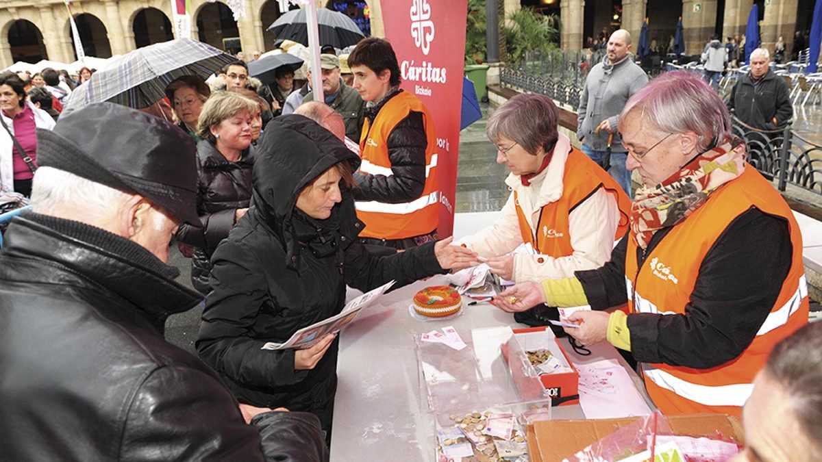Voluntarios de Cáritas durante una cuestación. (Foto: Cáritas Bilbao) | Última hora Cataluña
