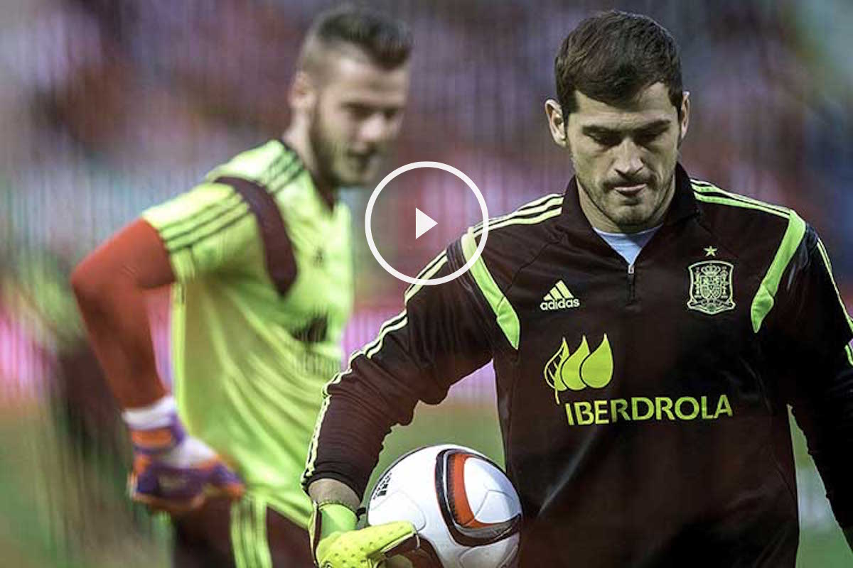 Iker Casillas, con De Gea detrás, antes de un partido con la seleción española. (Getty)