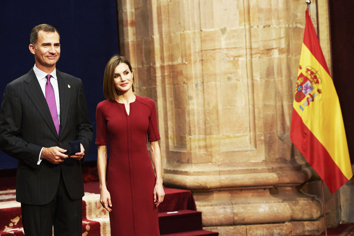 EL Rey Felipe VI posa con la Reina Letizia en el Palacio Campoamor (Foto: Getty)