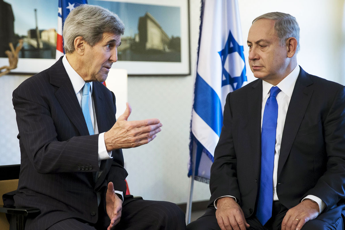 John Jerry dialoga con Benjamin Netanyahu en Berlín (Foto: Getty)